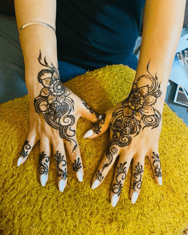 Pleasing Royal Henna Design