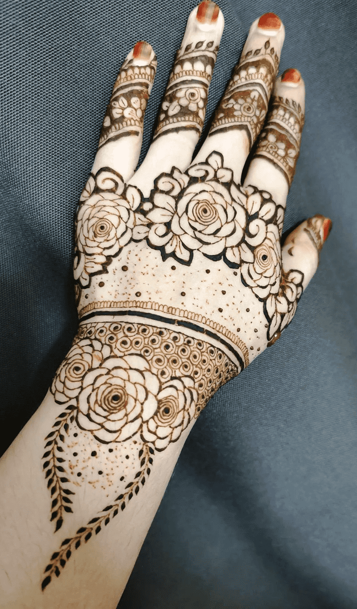 Dazzling Russian Henna Design