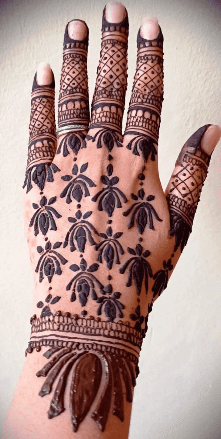 Graceful Russian Henna Design