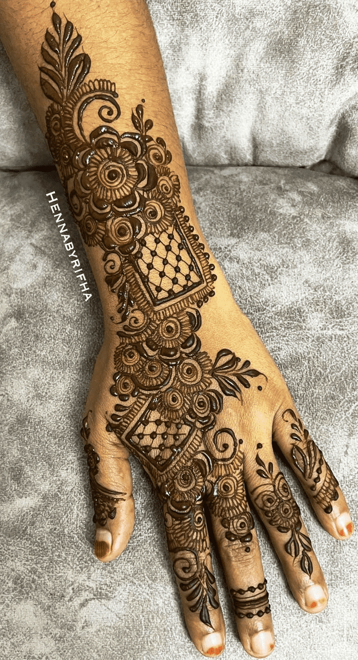 Inviting Russian Henna Design