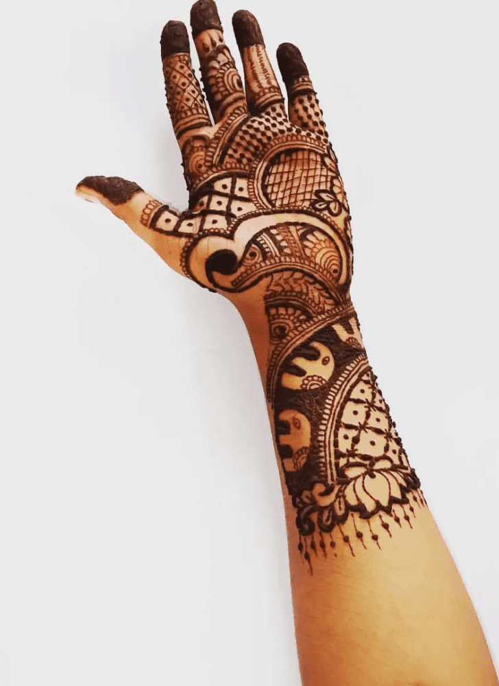 Inviting Saadi Henna Design