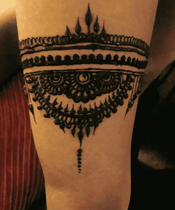 Appealing Seducing Henna Design