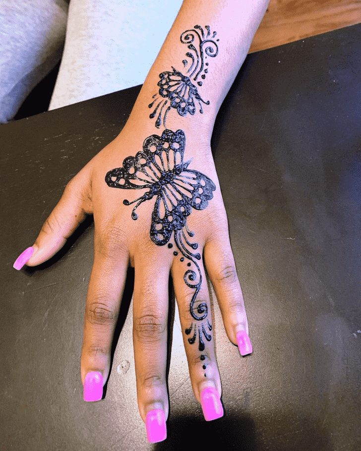 Fine Seducing Henna Design