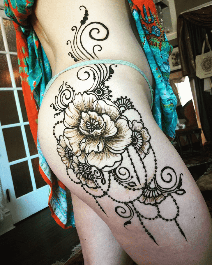 Charming Sexy Henna Design