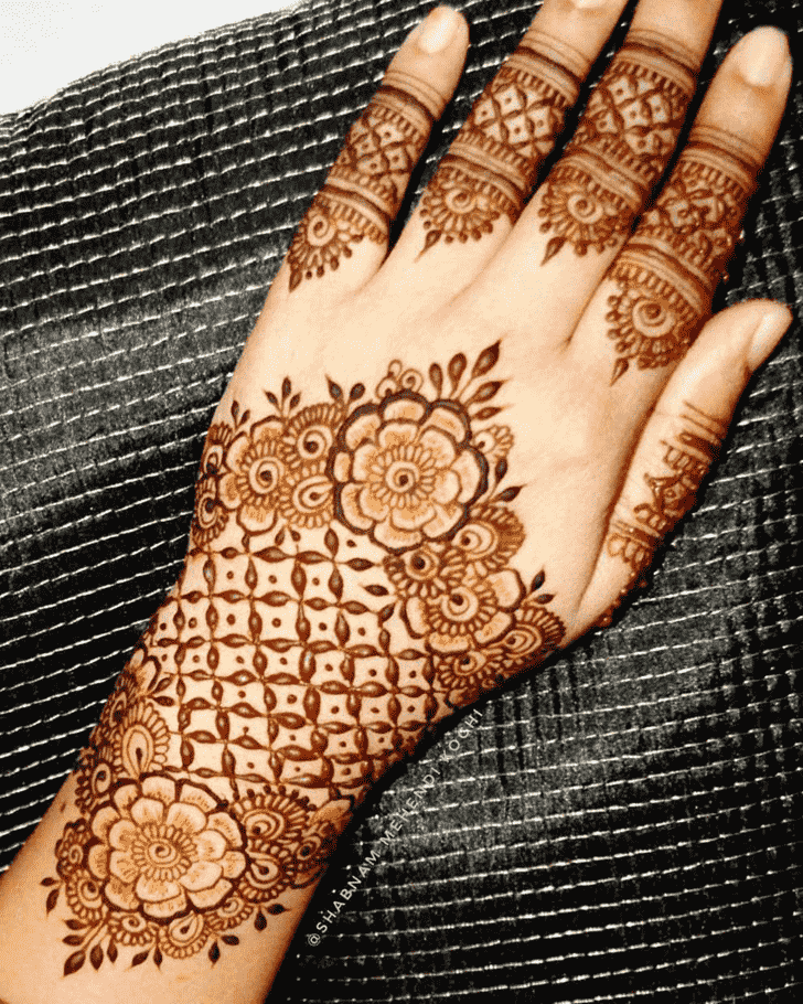 Enticing Shivratri Henna design