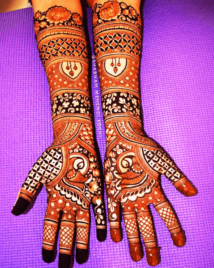 Stunning Shivratri Henna design