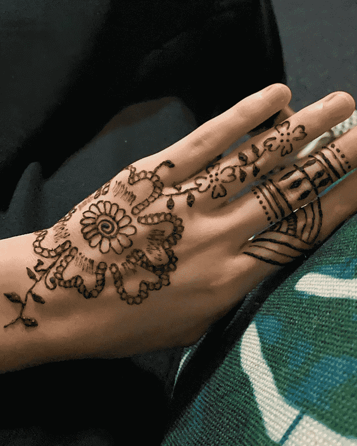 Wonderful Shivratri Mehndi design