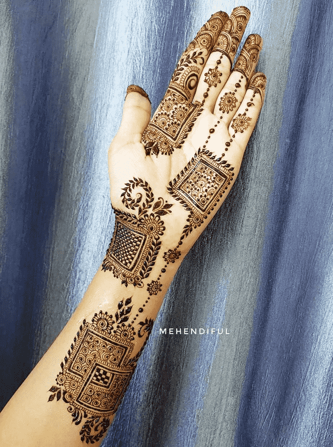 Comely sialkot Henna Design