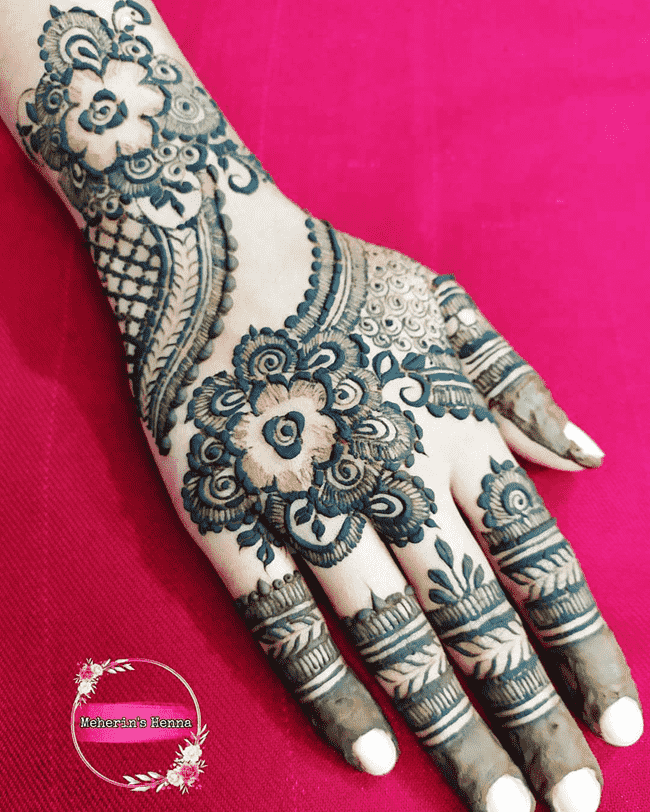 Elegant sialkot Henna Design