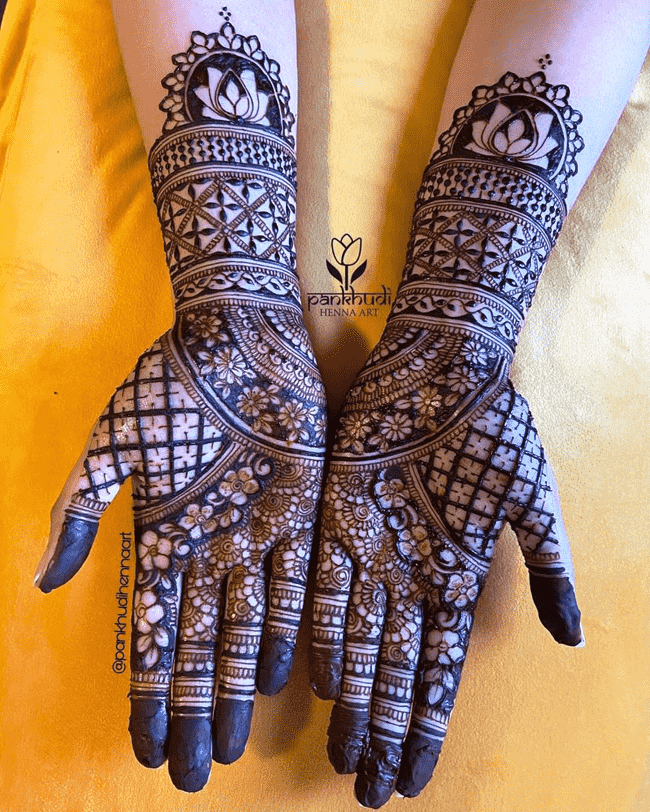 Pretty sialkot Henna Design