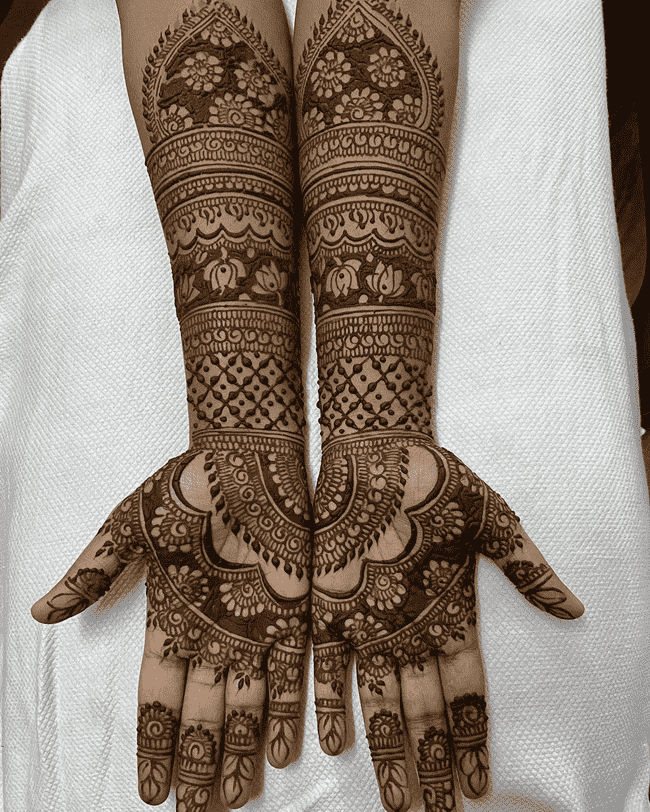 Shapely sialkot Henna Design