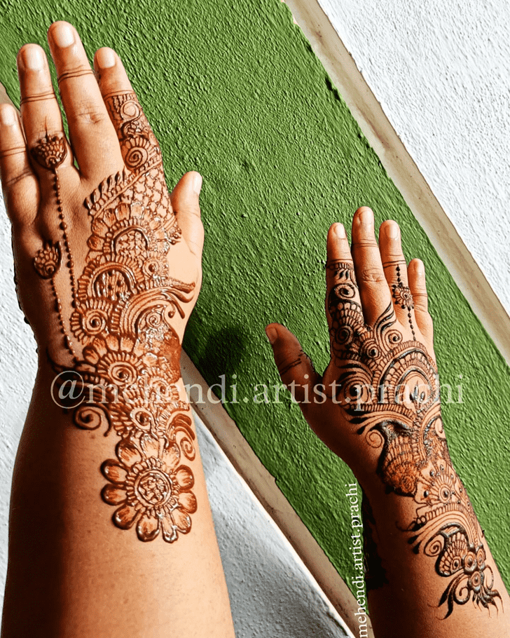 Mesmeric Side Henna Design