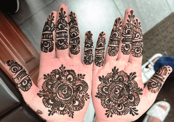 Fine Simple Palm Henna Design