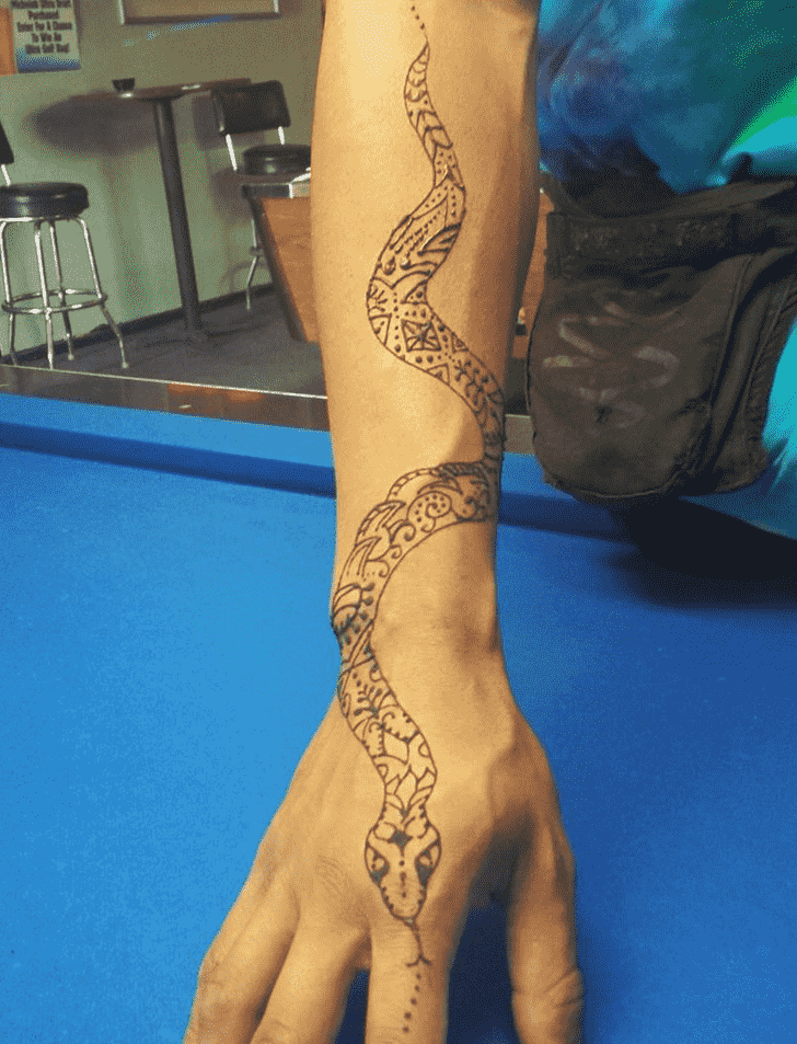 Ideal Snake Henna Design
