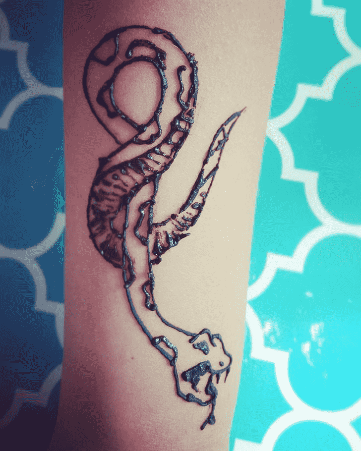 Magnetic Snake Henna Design