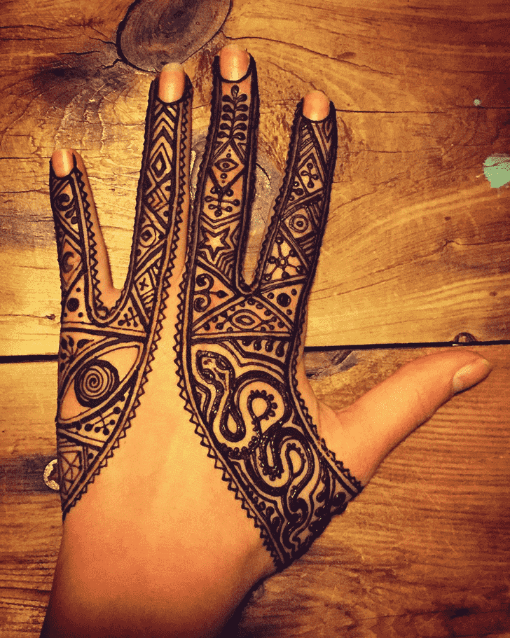 Pretty Snake Henna Design