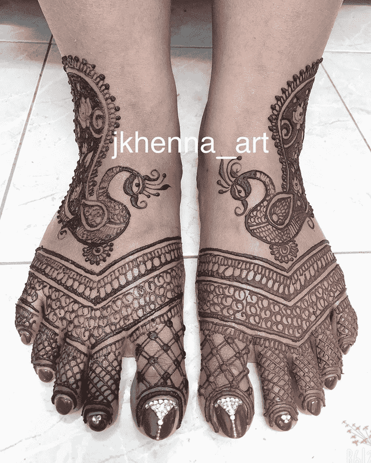 Fascinating Solang Valley Henna Design