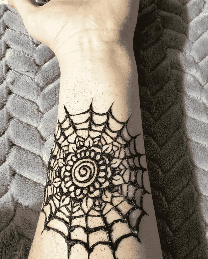 Beauteous Spider Henna design