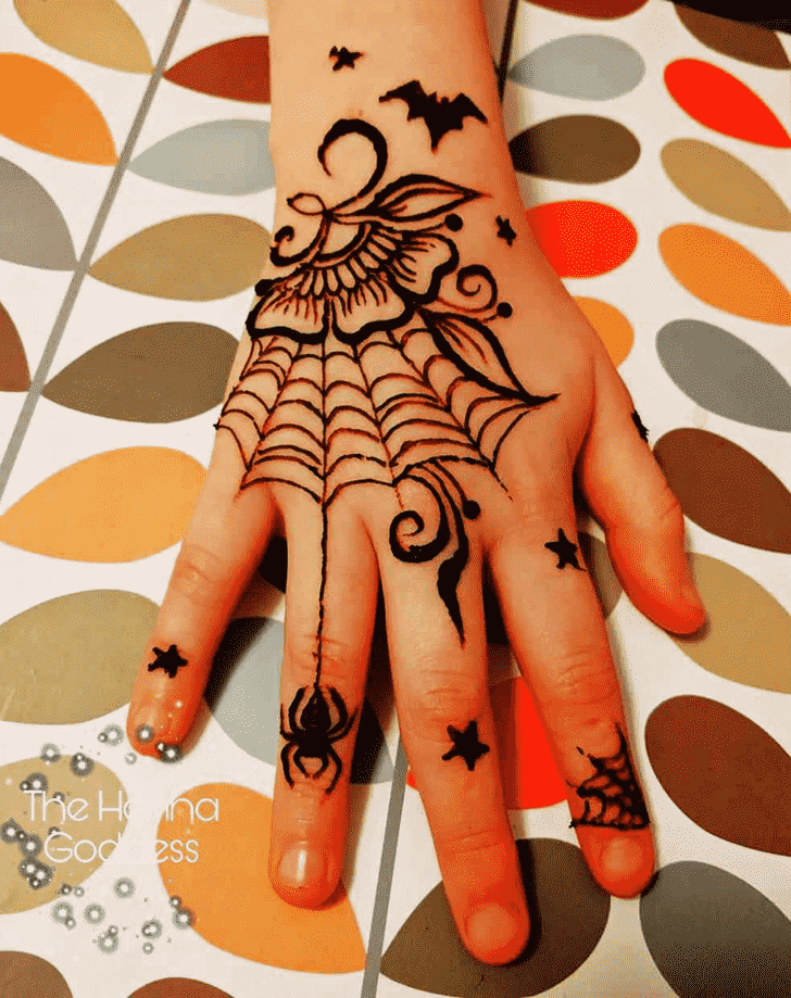 Ideal Spider Henna design