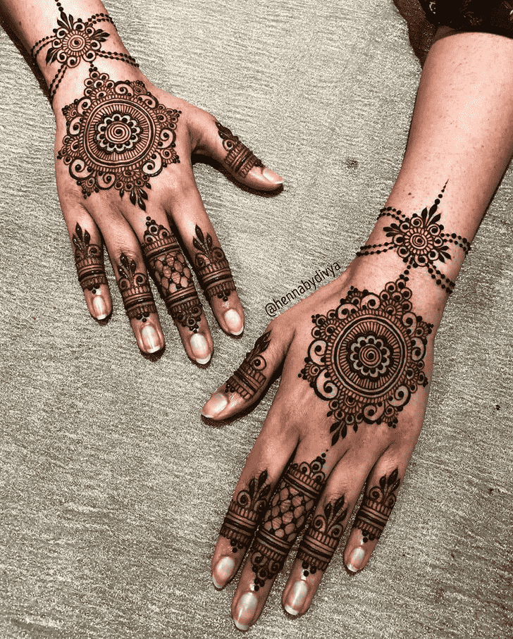 Elegant Stockholm Henna Design