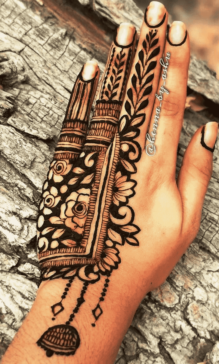 Dazzling Stylish Henna Design