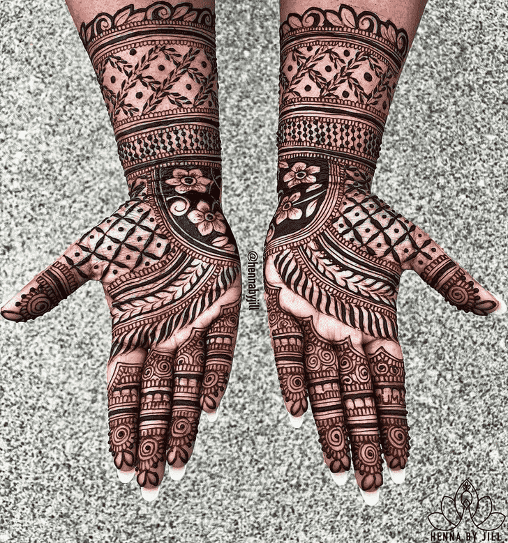 Fascinating Stylish Henna Design