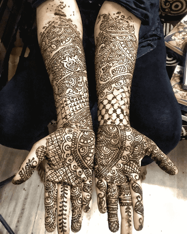 Enticing Sukkur Henna Design