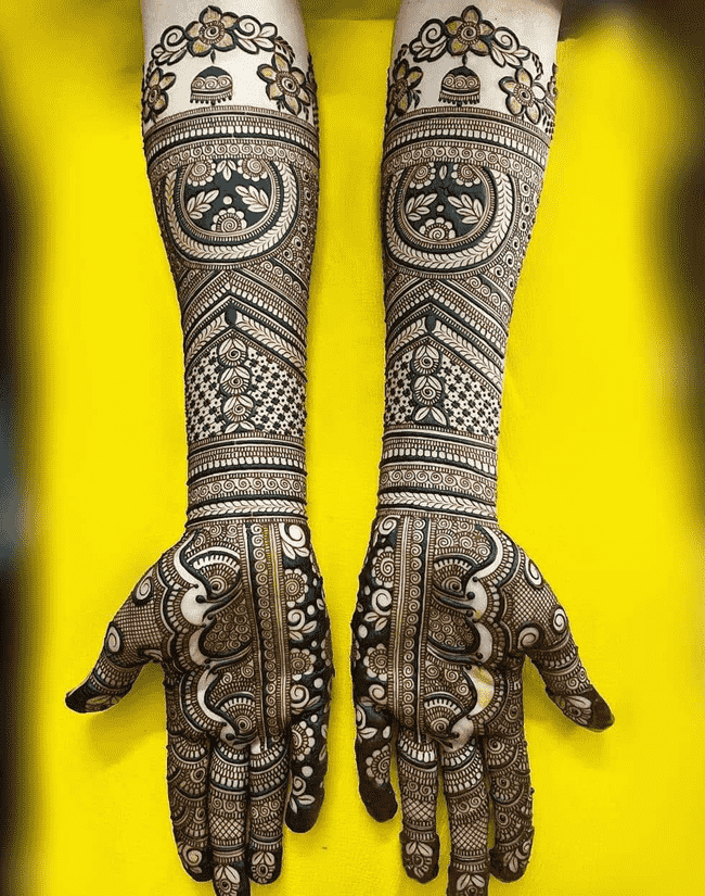 Lovely Sukkur Mehndi Design