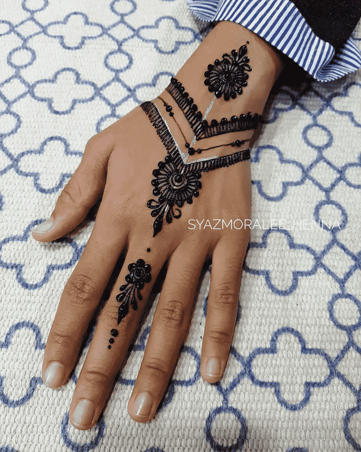 Admirable Surat Mehndi Design