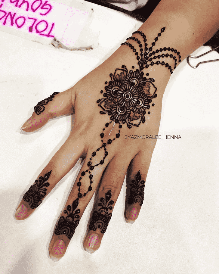 Adorable Surat Henna Design