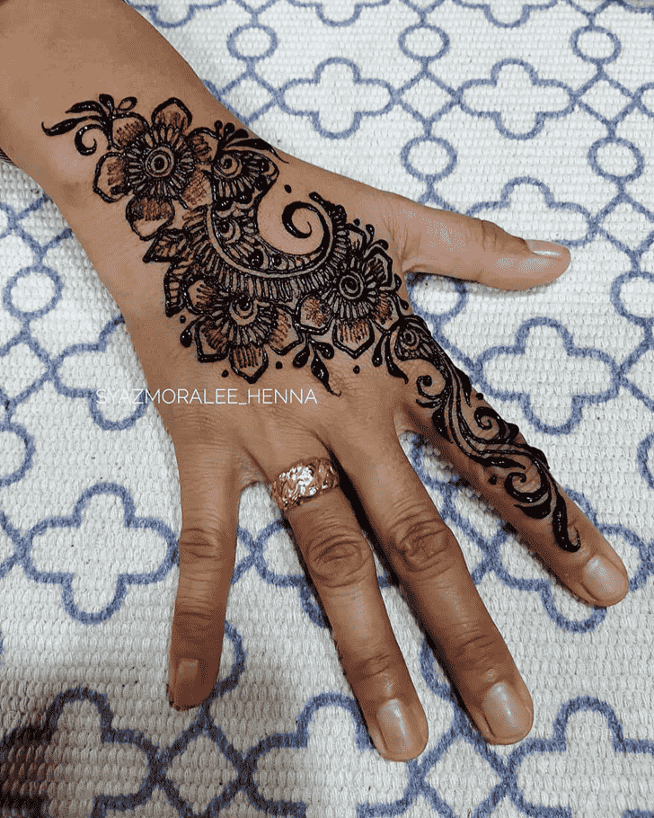 Delicate Surat Henna Design