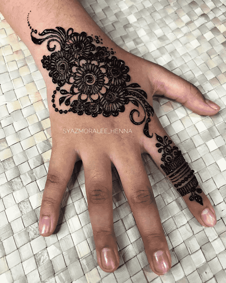 Enticing Surat Henna Design