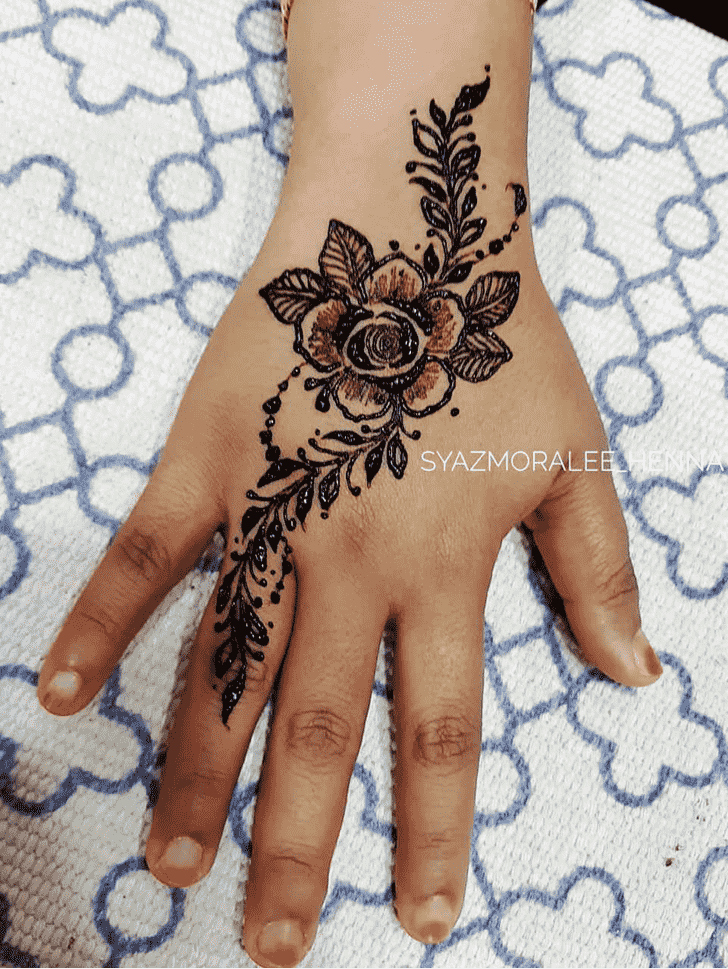 Graceful Surat Henna Design