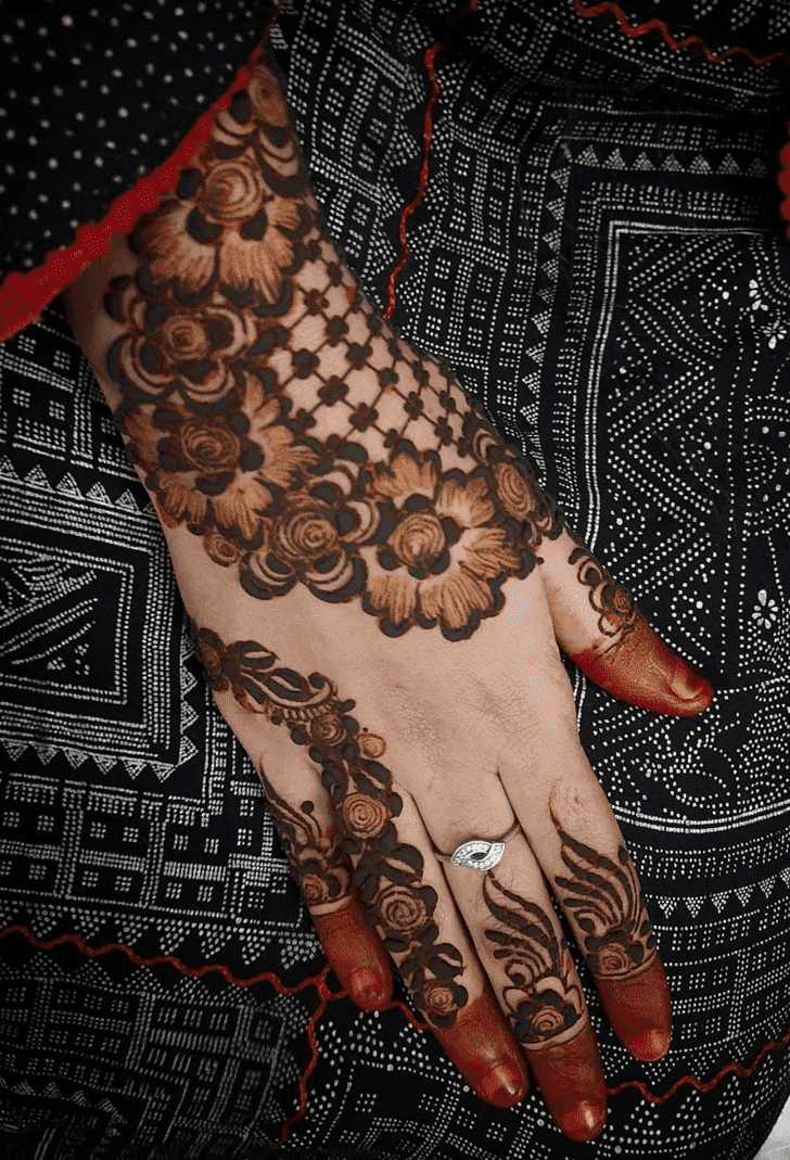 Ravishing Teej Mehndi Design on Back Hand