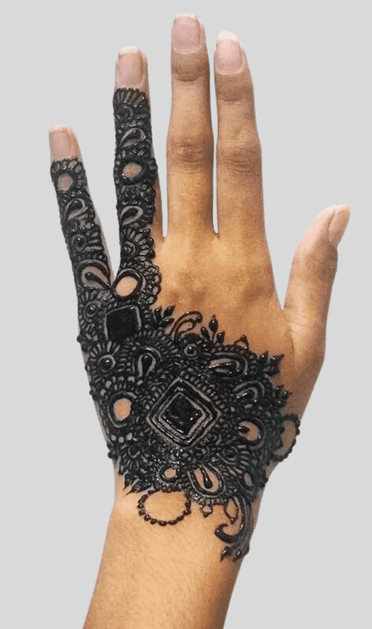 Mesmeric Teej Special Henna Design