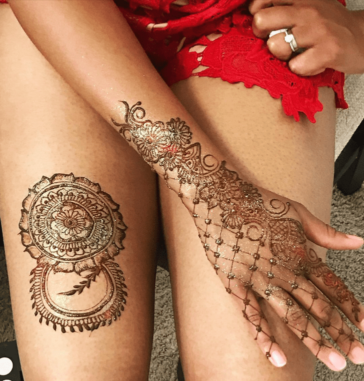 Charming Thigh Henna Design