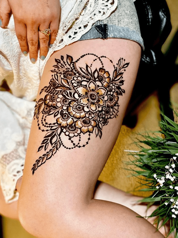 Classy Thigh Henna Design