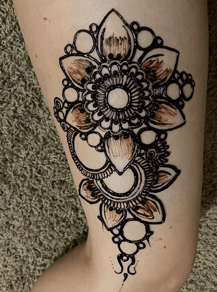 Cute Thigh Henna Design