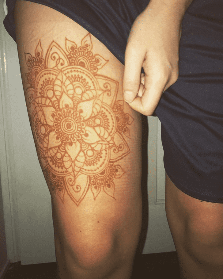 Dazzling Thigh Mehndi Design