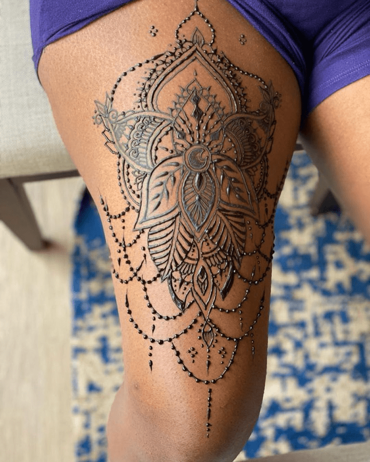 Gorgeous Thigh Henna Design