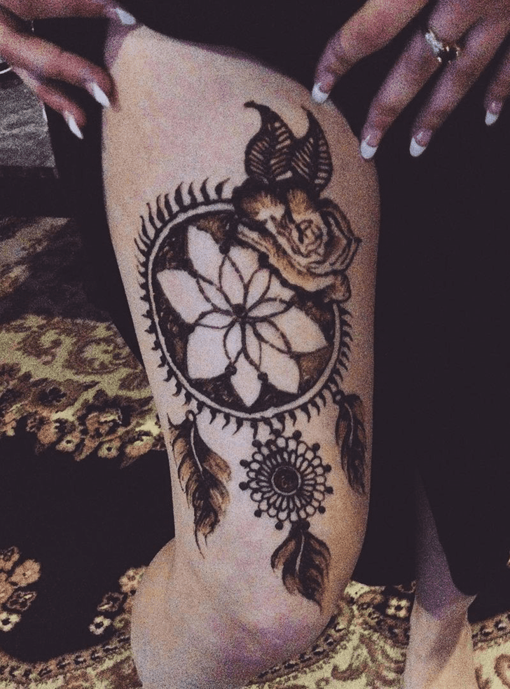 Handsome Thigh Henna Design