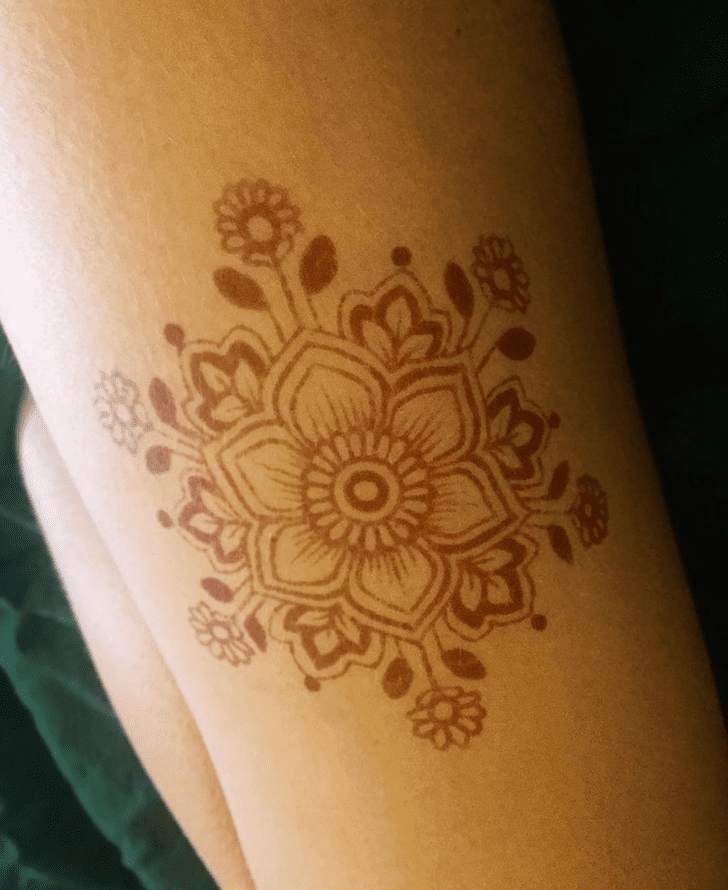 Pleasing Thigh Henna Design