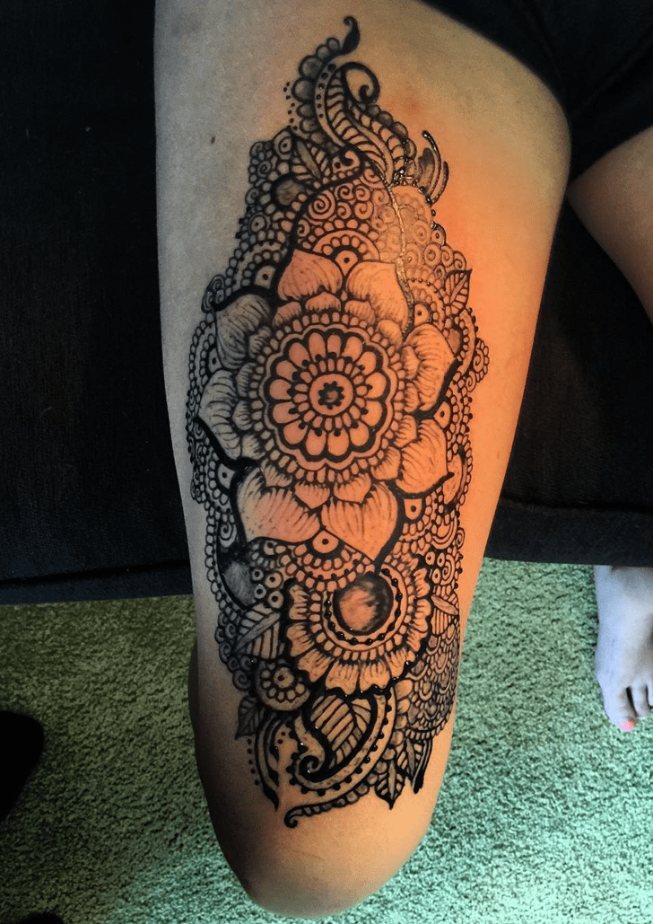 Ravishing Thigh Henna Design