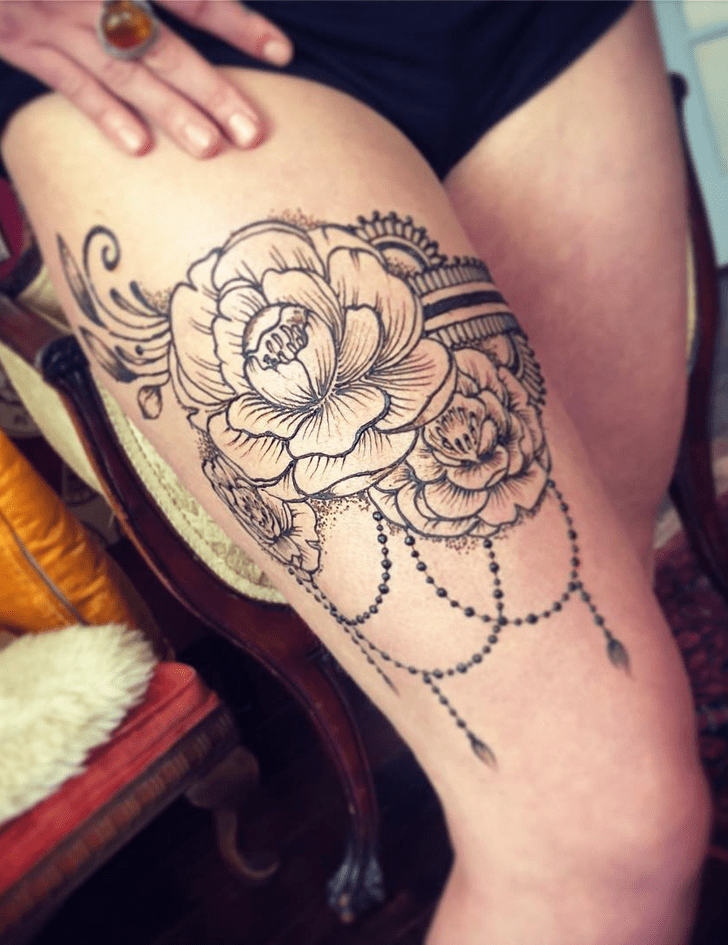 Splendid Thigh Henna Design