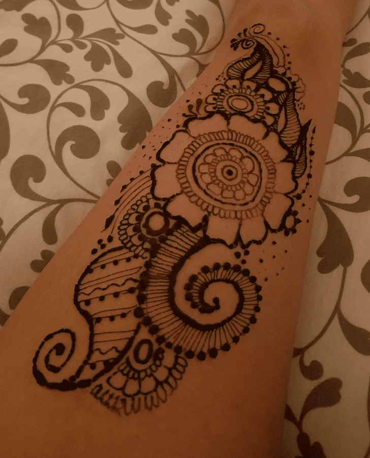 Stunning Thigh Henna Design