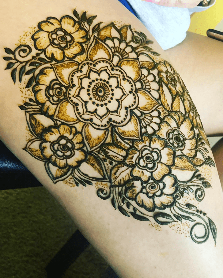 Superb Thigh Henna Design