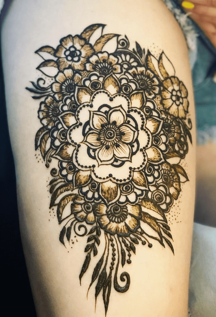 Symmetrical Thigh Henna Design