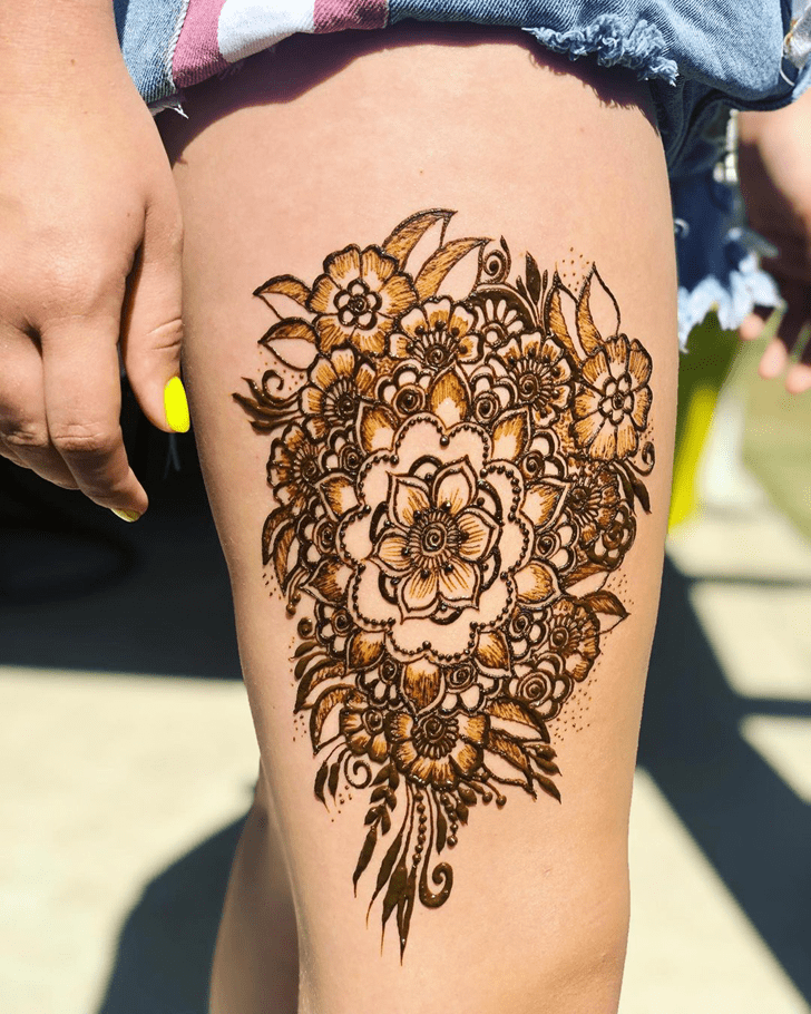 Breath Taking Thigh Henna Design