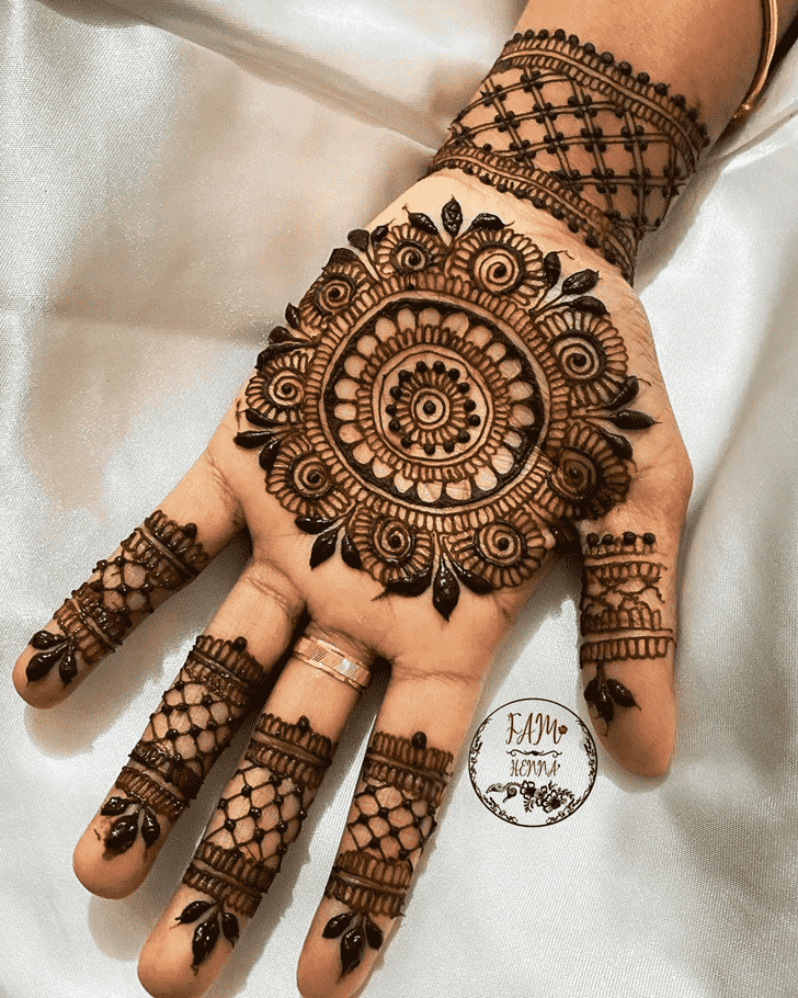 Fascinating Thiruvananthapuram Henna Design