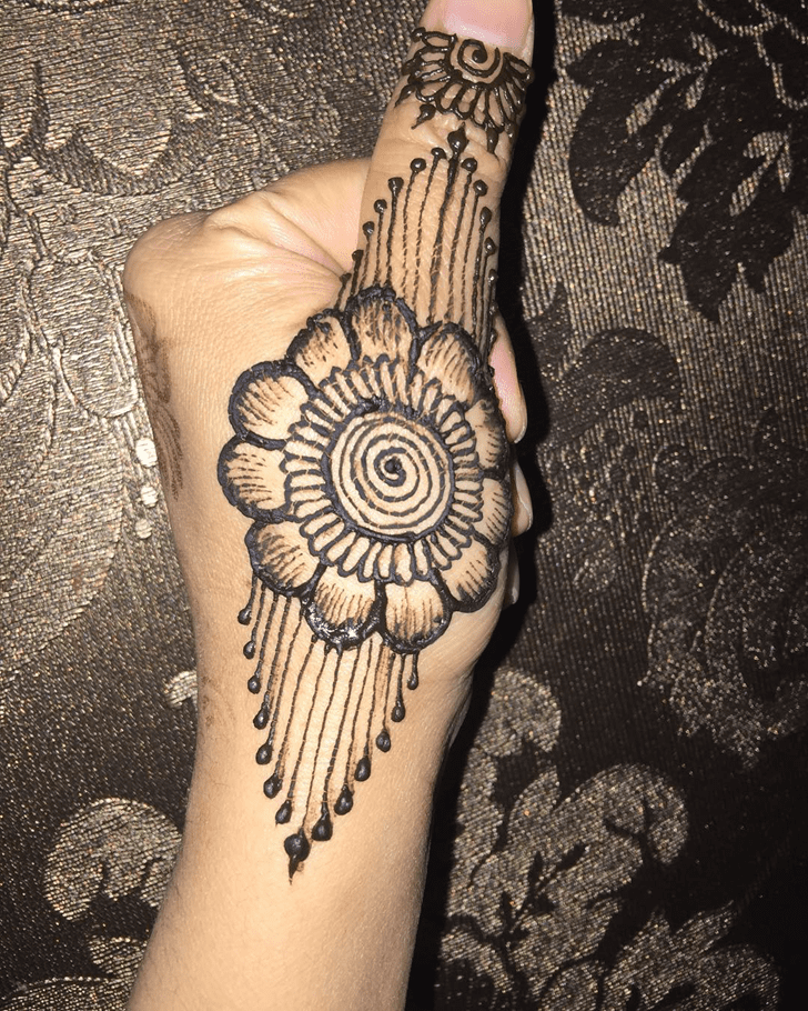 Handsome Thumb Henna Design